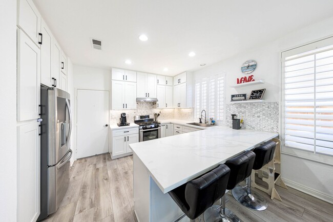 Building Photo - 3 Bedroom Home in Eastlake Greens!
