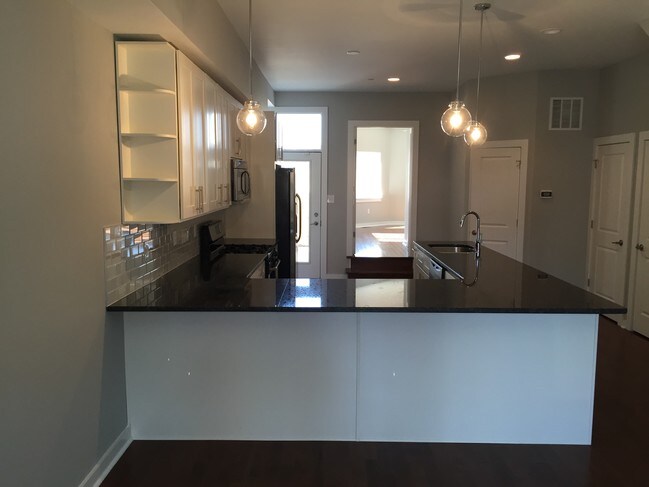 Cocina - 1806 Frankford Ave