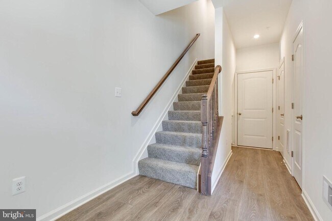 Building Photo - 1531 Iron Horse Wy