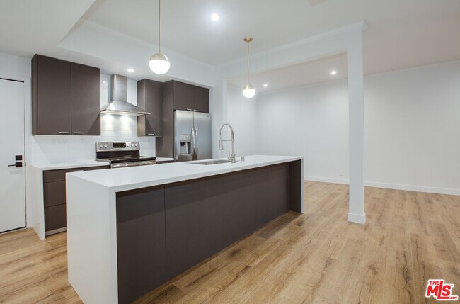 Foto del edificio - 12320 Montana Ave