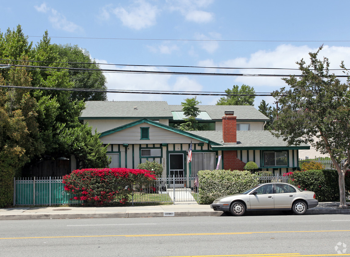 Primary Photo - 22861 Vanowen St