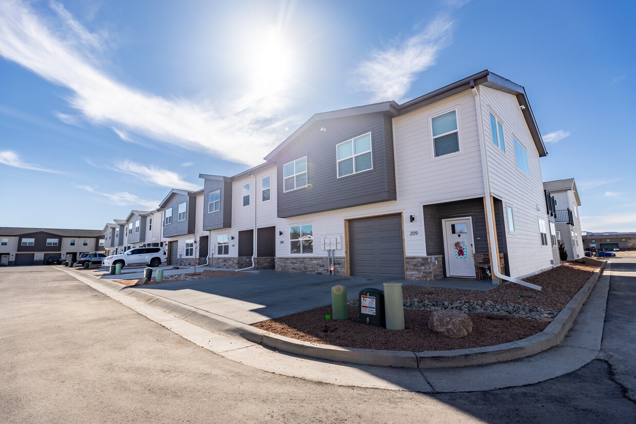 Foto principal - Pomona Park Townhomes