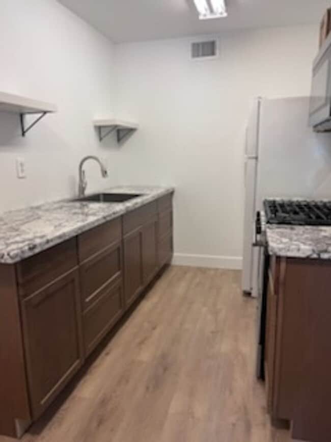 Building Photo - Spacious 2-Bedroom Apartment in Foothill F...