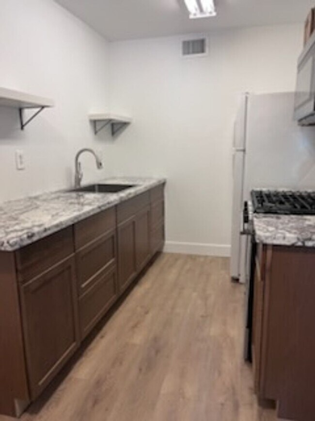 Foto del edificio - Spacious 2-Bedroom Apartment in Foothill F...