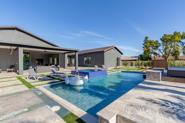 Foto del edificio - 6127 E Sweetwater Ave