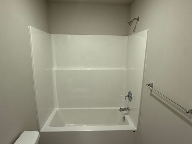 Foto del edificio - Brand New Home! Be The First To Live Here! Great Location! Spacious 3 Bedroom Townhome! Neighborh...