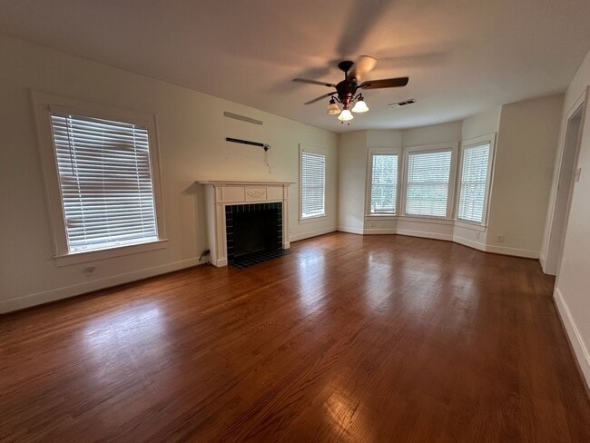 Foto del edificio - 4808 Woodrow Ave
