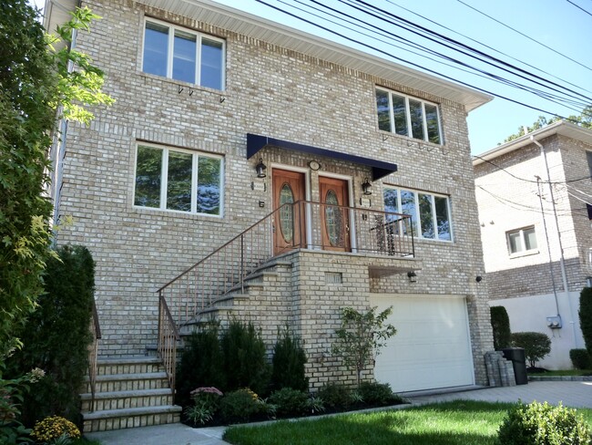 Building Photo - 6 Lawton Ln