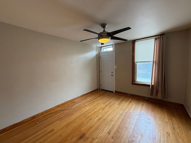 Foto del edificio - Charming 2 Bed w/ Parking | Steps from Latrobe Park — Locust Point!