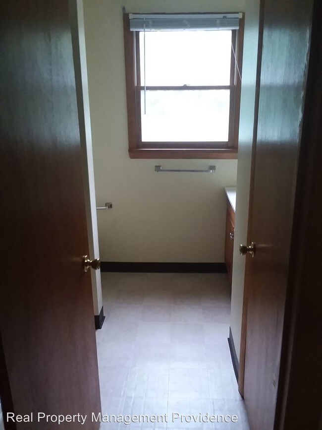 Foto del edificio - 1 br, 1 bath Apartment - 19 Stone St. Apt #1