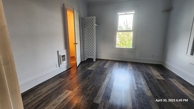 Building Photo - 430 S Holladay Dr