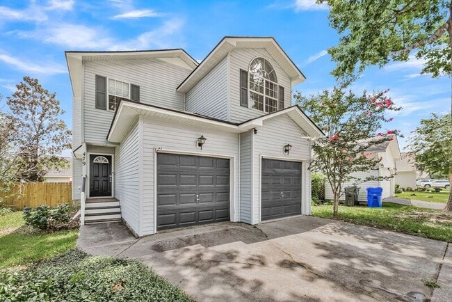 Building Photo - 479 Cessna Ave