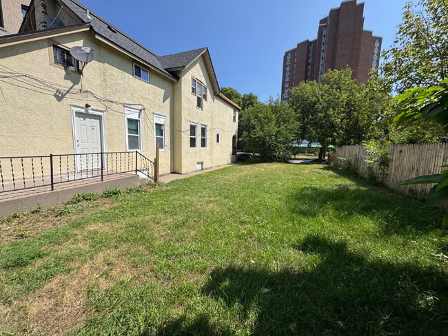 Building Photo - 1506 Park Ave