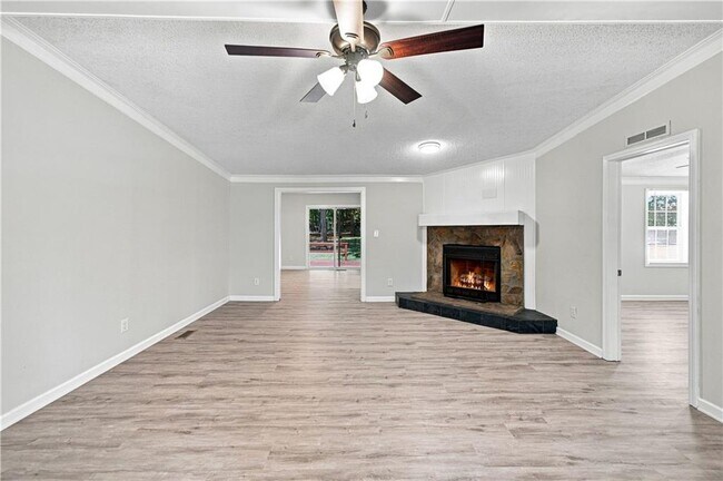 Building Photo - 326 Forest Lake Rd