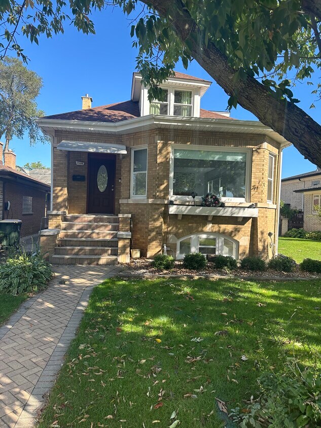Primary Photo - 7109 N Keeler Ave
