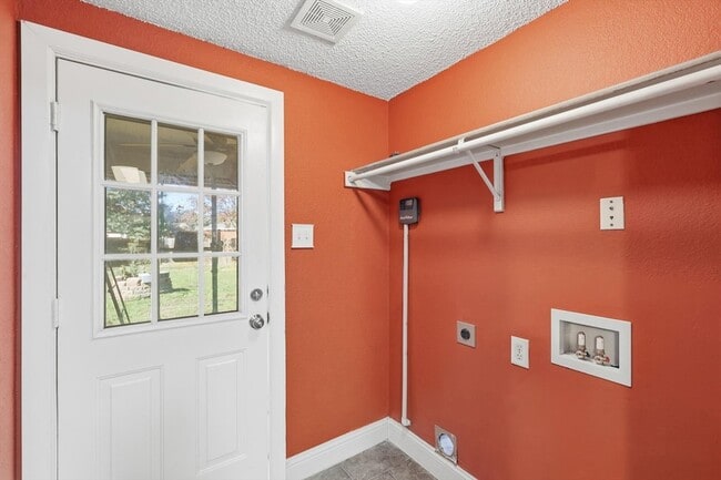 Foto del edificio - 316 Comiskey Ct