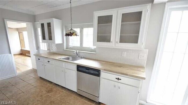 Foto del edificio - 529 Richmond Rd