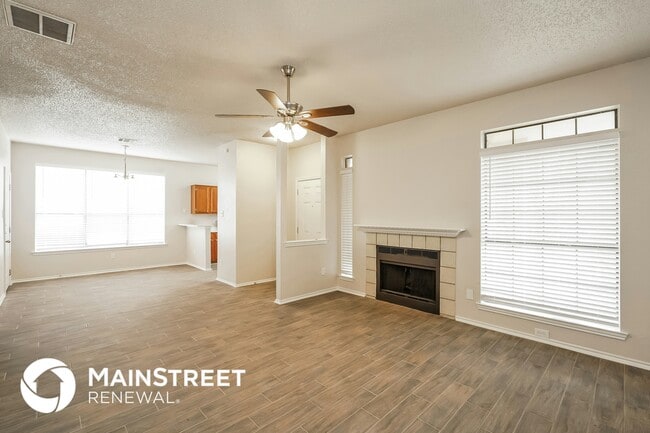 Building Photo - 1409 Hackamore St