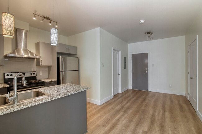 Photo du bâtiment - 6600 Av. de Darlington