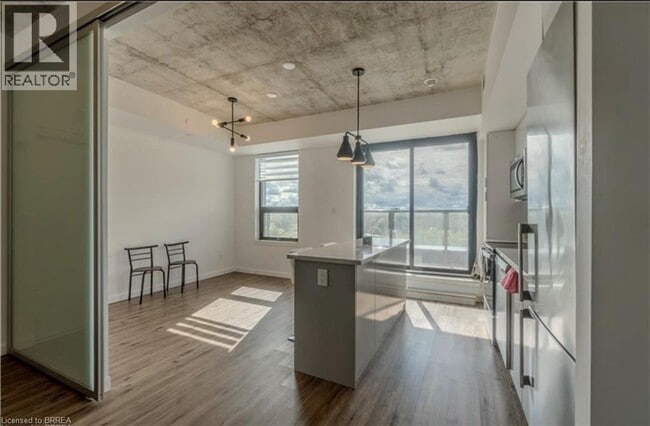 Building Photo - 7 Erie Ave