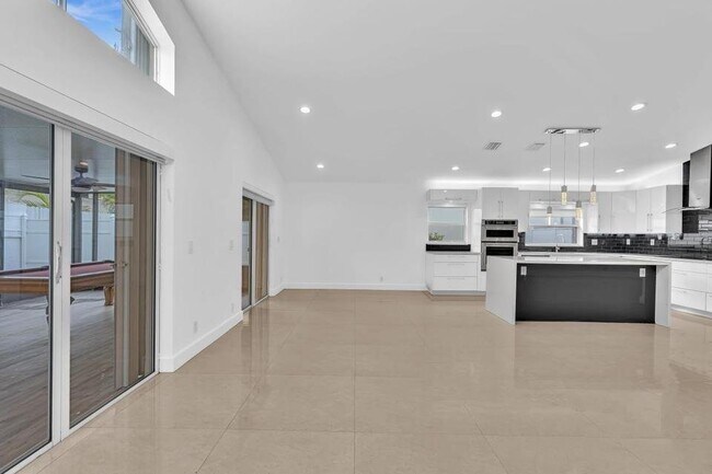 Building Photo - 3307 SW 49th St