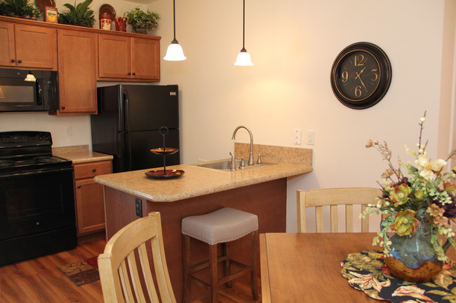 Cocina y área de comedor - Cottage Hill Townhomes