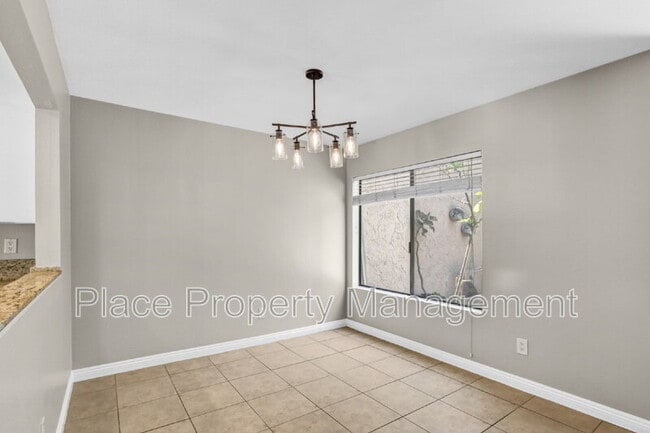 Building Photo - 3017 Plaza Lorenzo