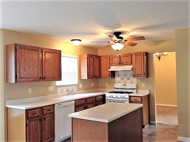 Building Photo - 935 Stone Ridge Lane