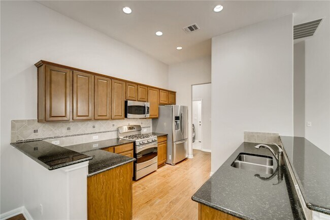 Foto del edificio - 2136 Granite Hill Dr