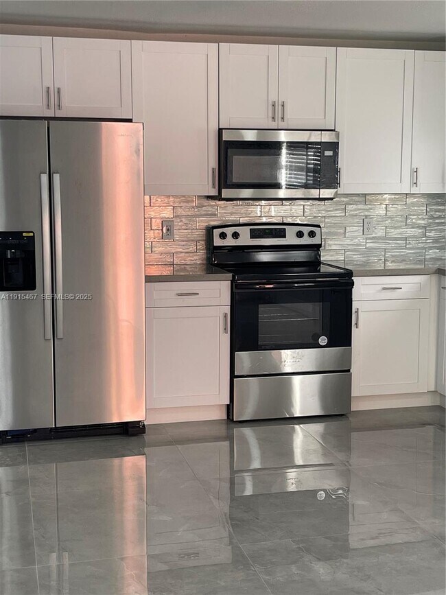 Foto del edificio - 4281 Riverside Dr