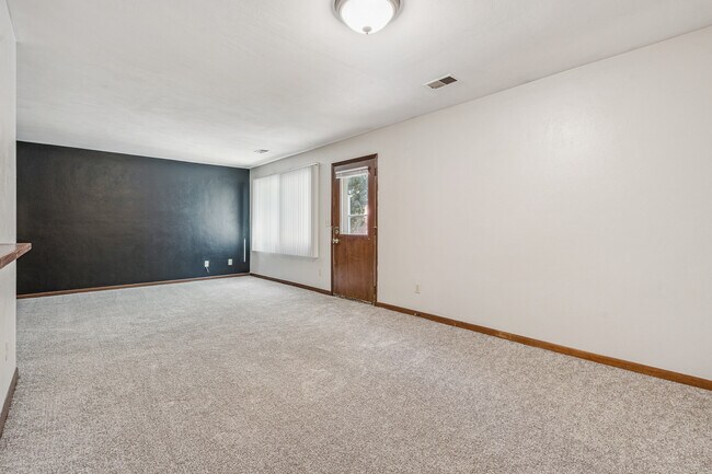 Foto del edificio - Whispering Meadows Condominiums