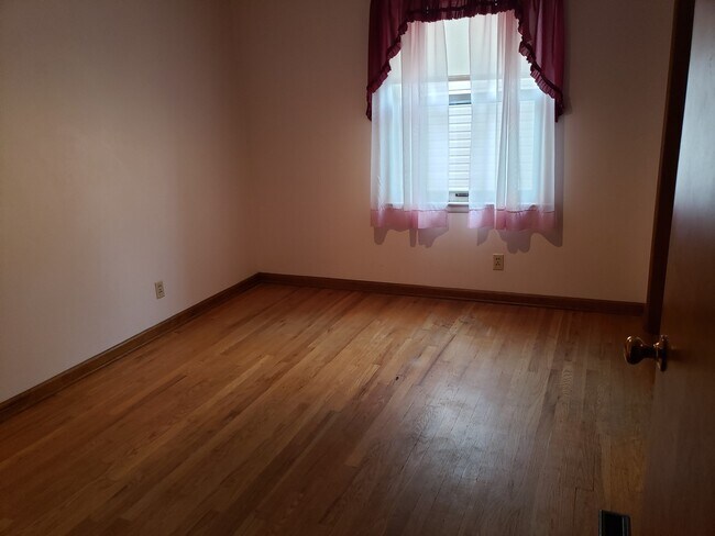 Foto del edificio - 3 bedroom, 1.5 Bath Home located near Skyv...
