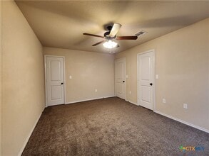 Building Photo - 622 Creekside Cir