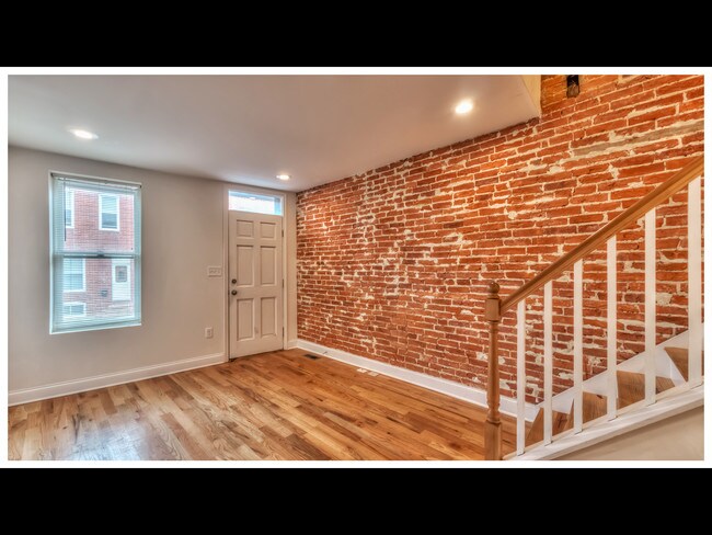 Building Photo - 1817 Light St