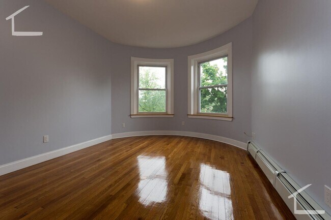 Building Photo - Avl Now No Fee! Renovated 2BR in Washington Sq w/balcony, new kitchen!