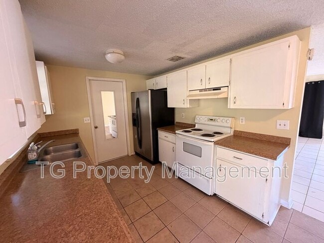 Building Photo - 7045 Prellie St