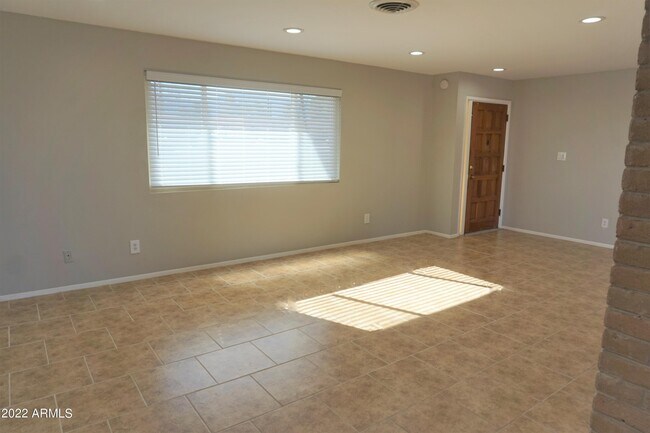 Foto del edificio - 2209 Golf Links Rd