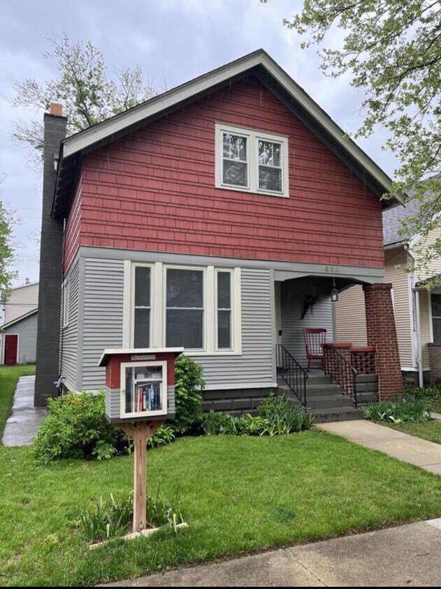 Foto principal - 876 Courtney St NW