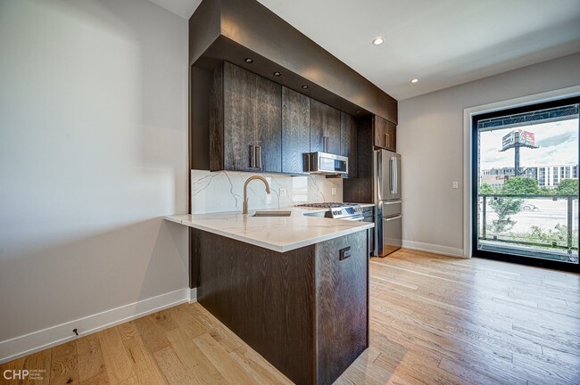 Foto del edificio - 2034 N Avondale Ave