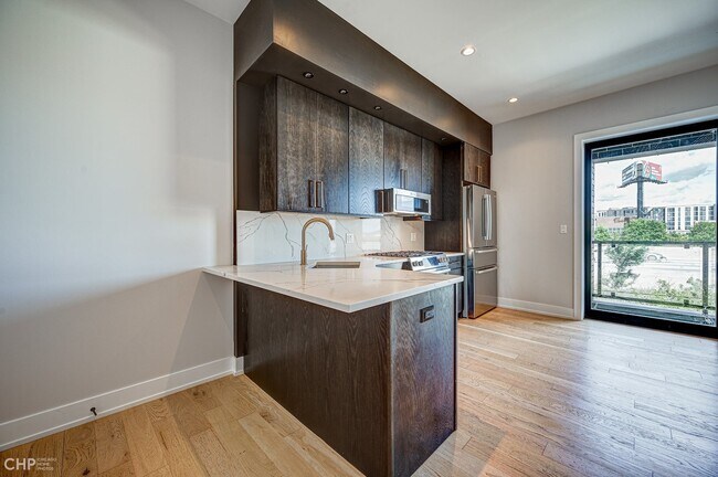 Building Photo - 2034 N Avondale Ave