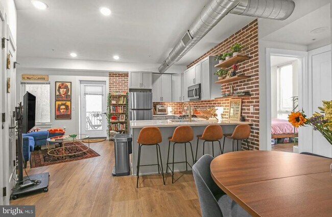 Building Photo - 2401 Frankford Ave