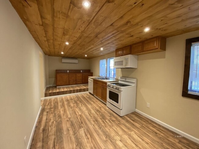 Building Photo - 54141 Pine Crest Ave
