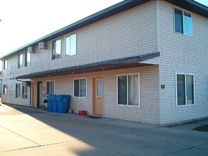 Building Photo - 560 Main St