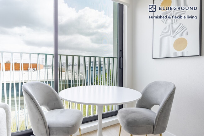 Building Photo - 200 Mesnager St