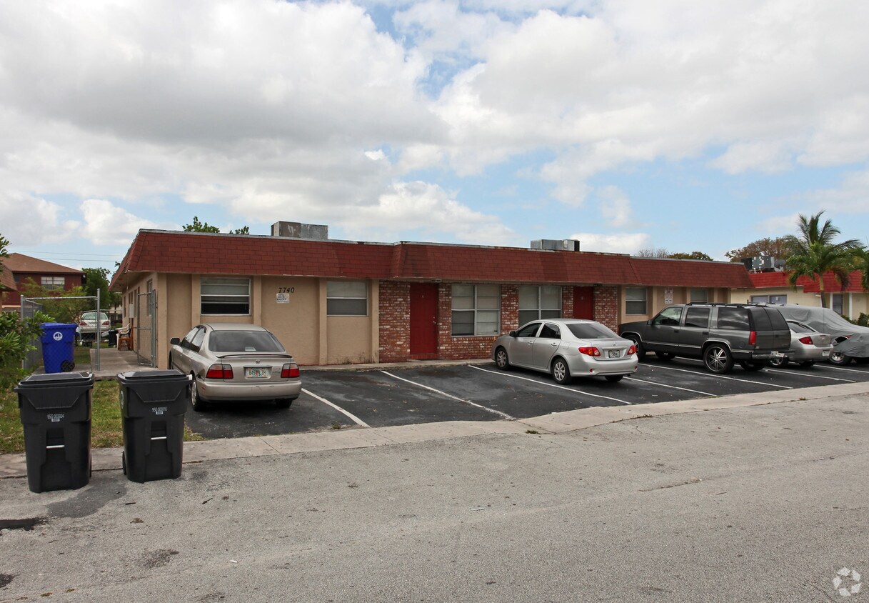 Primary Photo - 7740 SW 10th Ct