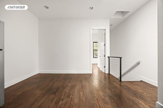 Building Photo - 150A 30th St