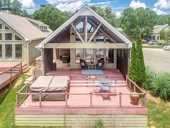 Building Photo - 213 Lakeside Dr