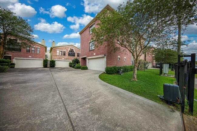Building Photo - 9710 Riddlewood Ln