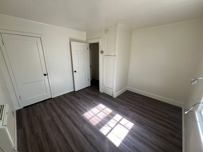 Building Photo - Remodeled 2 Bedroom Single Family Pet Friendly