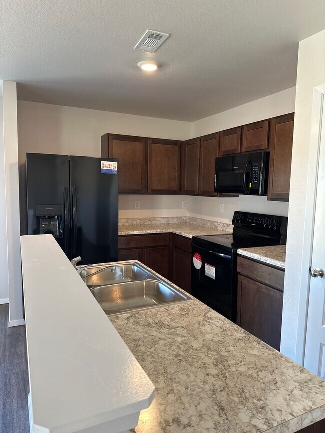 Foto del edificio - *Pre-leasing* Three Bedroom | Two Bath Hom...